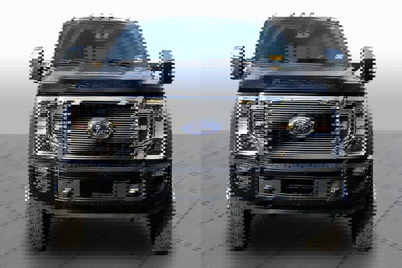 Certified 2020 Ford F450 Platinum w/ FX4 Off-Road Package AWD/4WD image 4