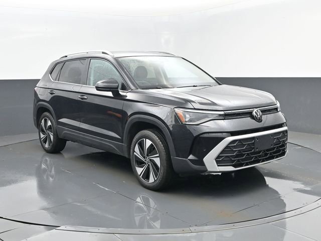 Used 2025 Volkswagen Taos SE image 3