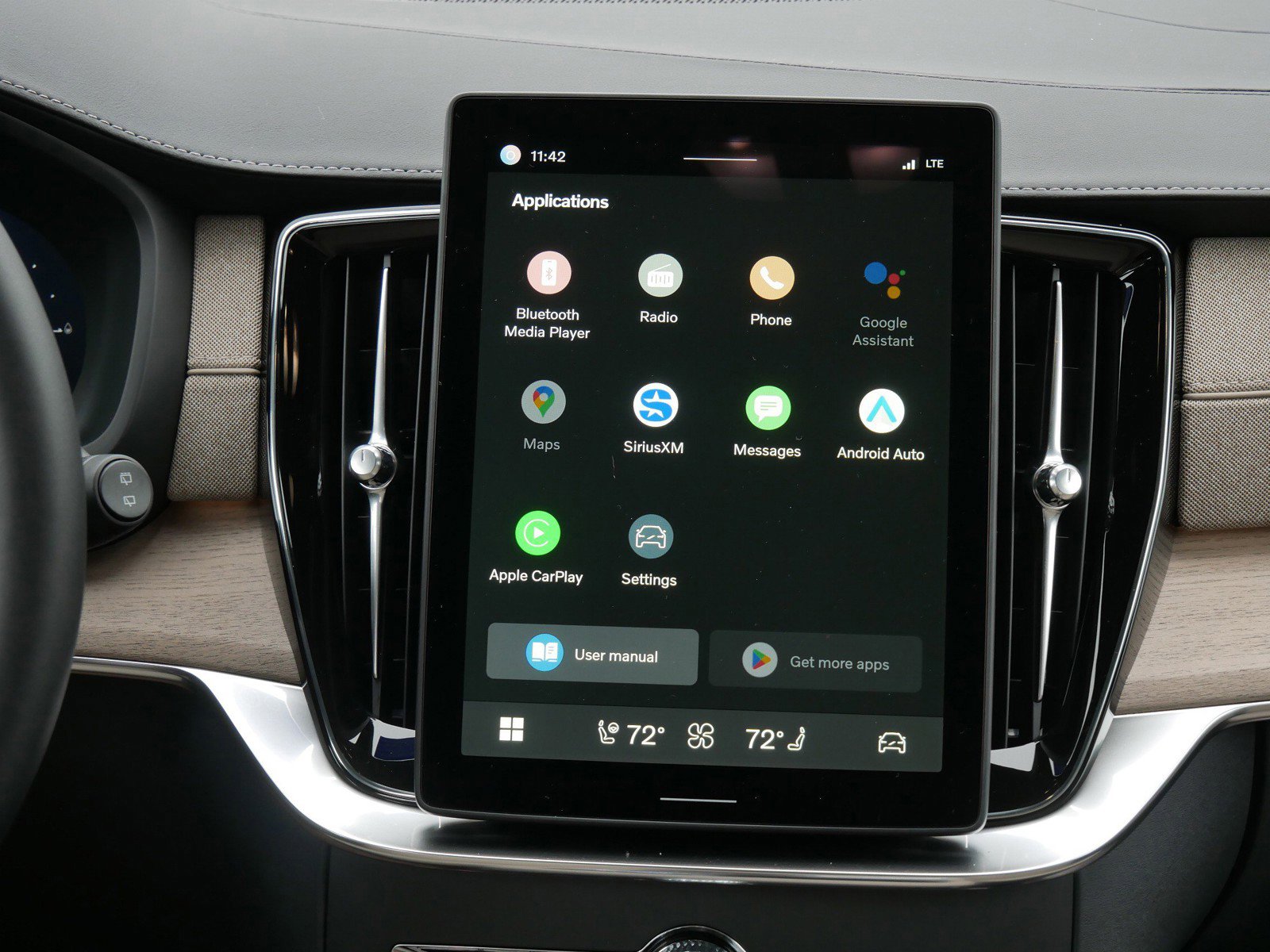 New 2026 Volvo XC90 T8 Plus w/ Protection Package Premier image 8