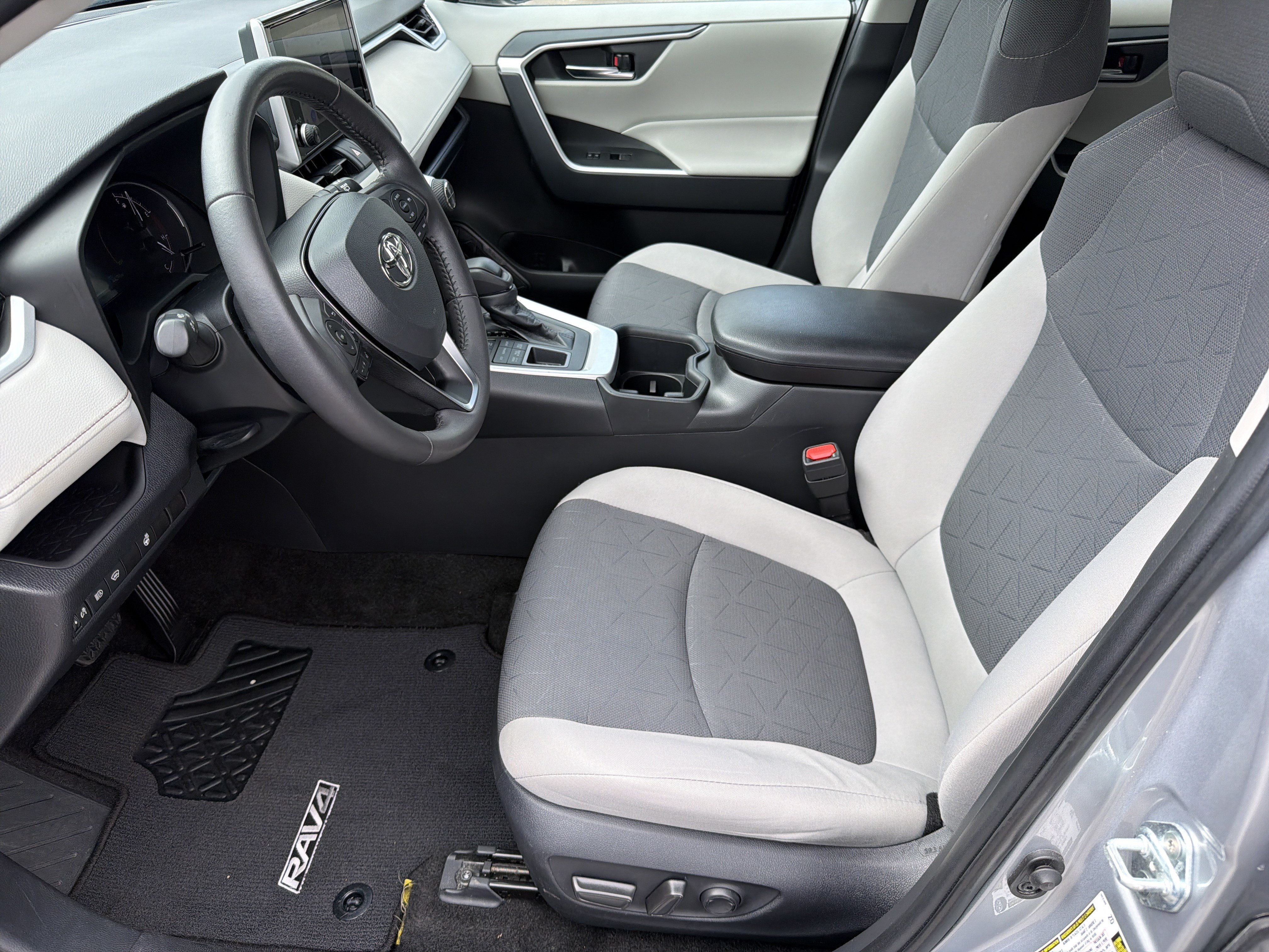 Certified 2024 Toyota RAV4 XLE w/ Weather Package AWD/4WD image 19