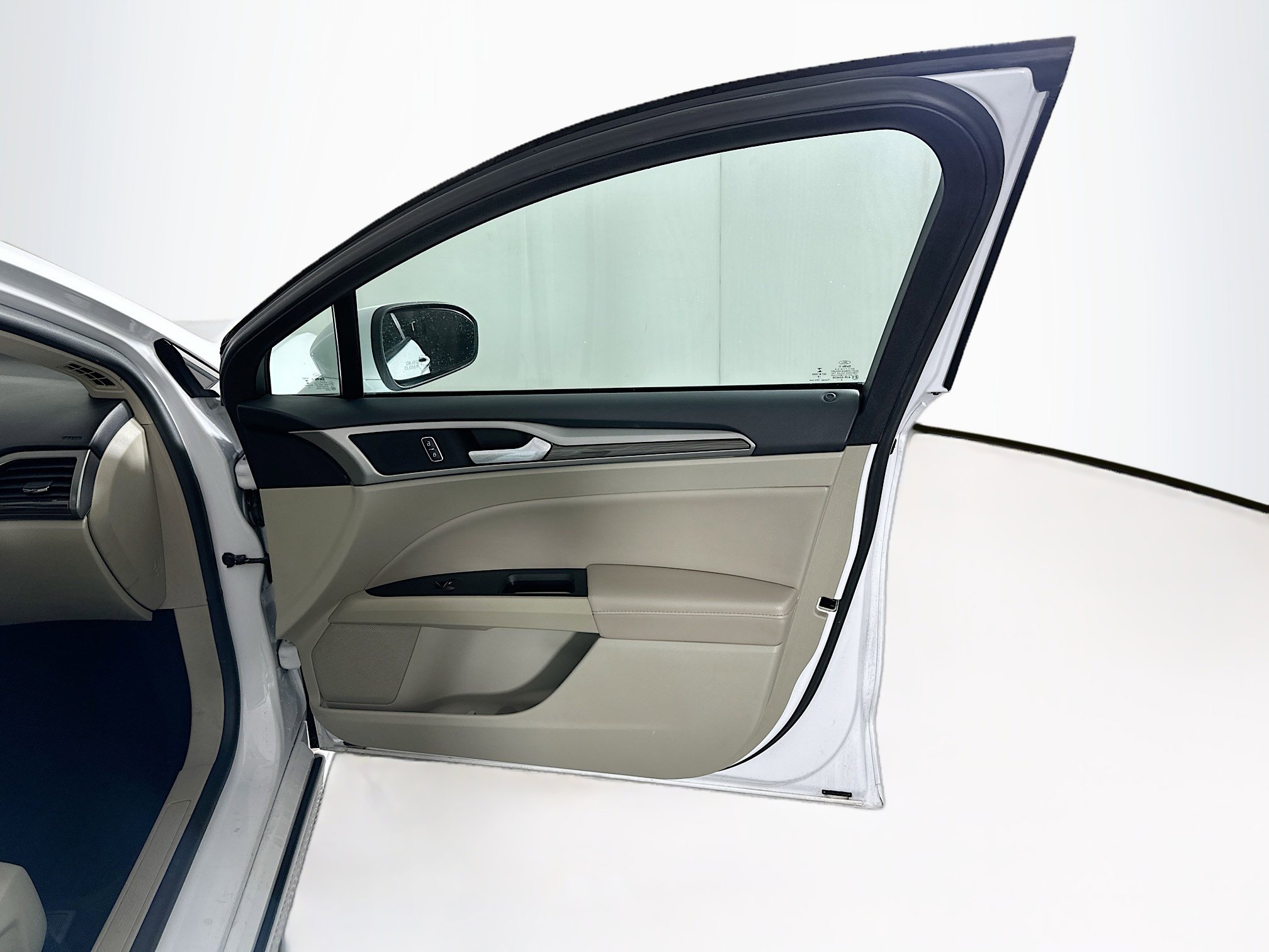 Used 2019 Ford Fusion SEL image 31