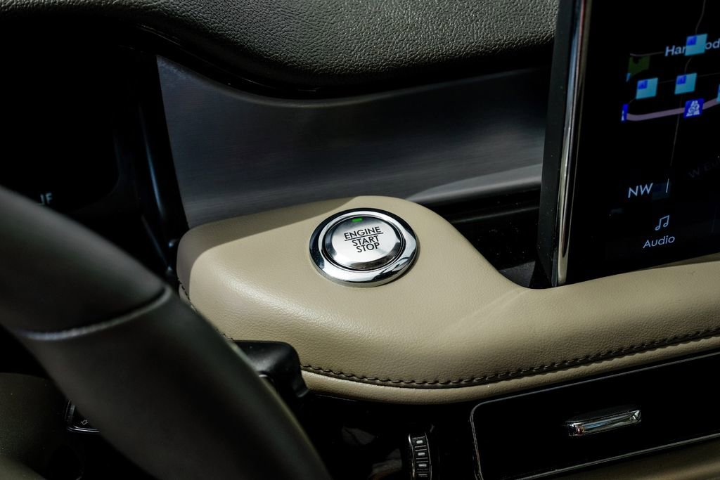 Used 2023 Lincoln Aviator AWD w/ Premium Package image 18