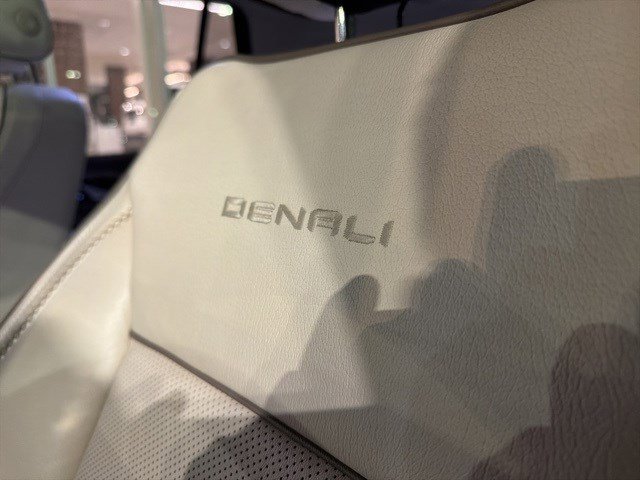 Used 2021 GMC Yukon Denali w/ Denali Premium Package image 19