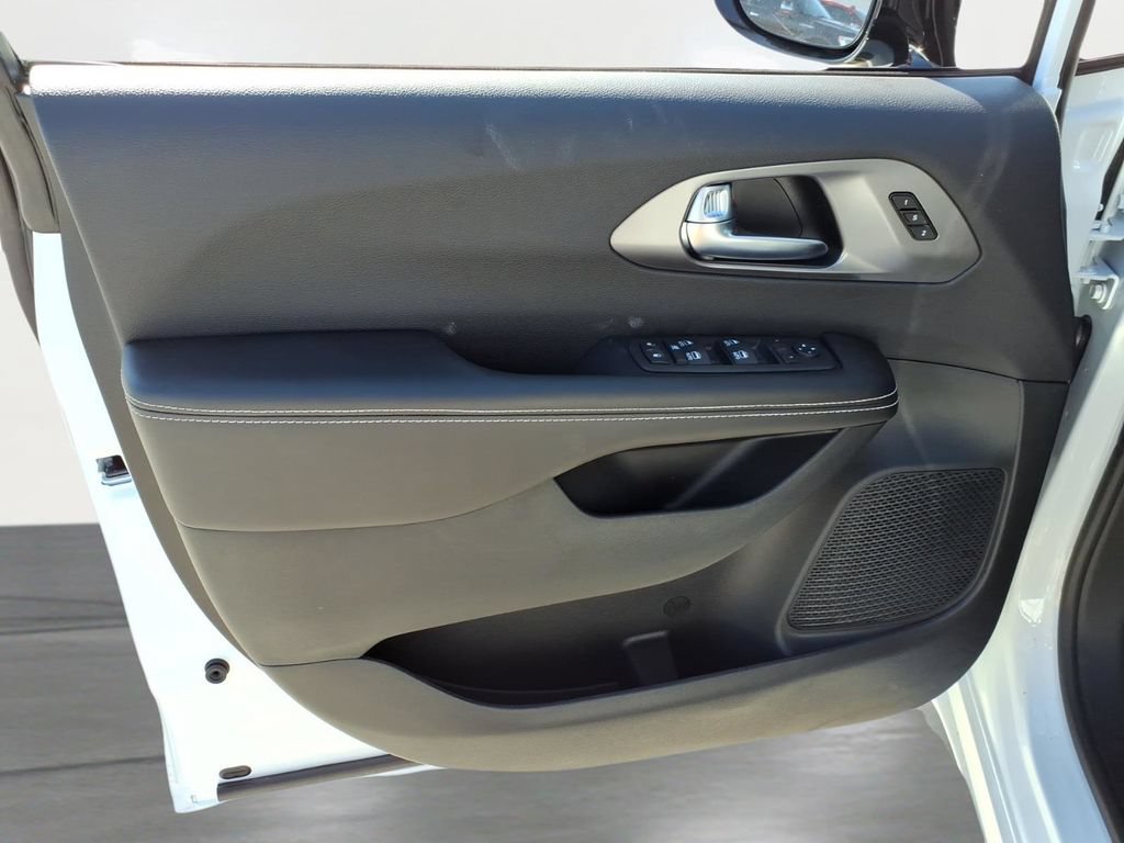 New 2026 Chrysler Pacifica Select w/ S Appearance Package FWD image 20