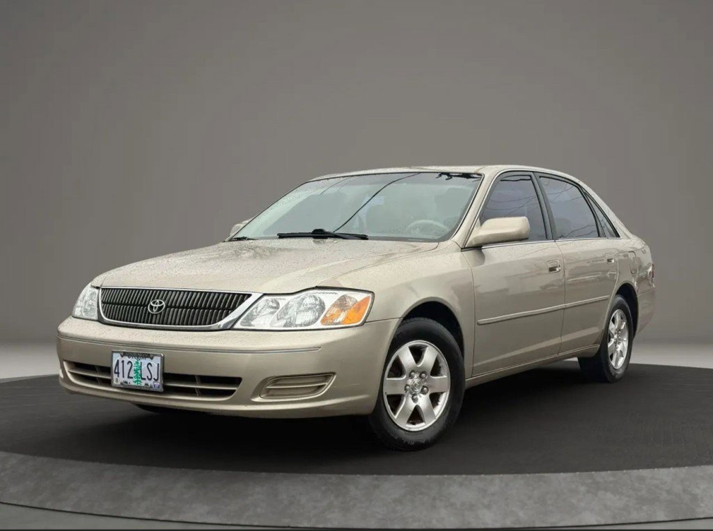Used 2000 Toyota Avalon XL image 2