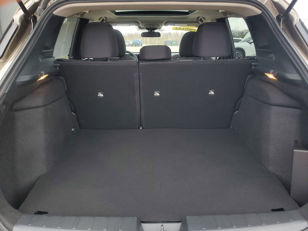 Used 2025 Nissan Kicks SV w/ SV Premium Package AWD/4WD image 28