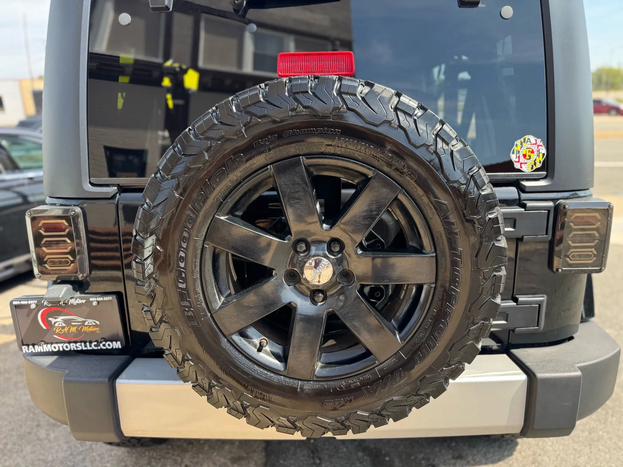 Used 2013 Jeep Wrangler Unlimited Sahara w/ Connectivity Group image 33