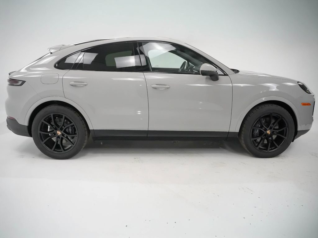Certified 2025 Porsche Cayenne Coupe image 9