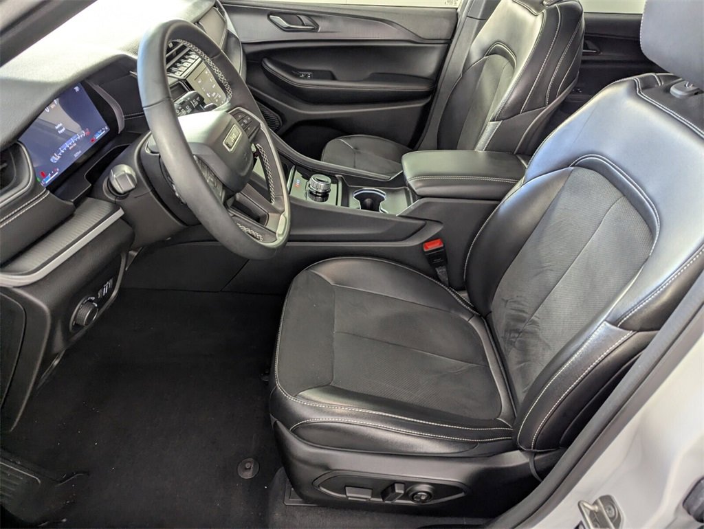 Certified 2024 Jeep Grand Cherokee L Altitude image 9