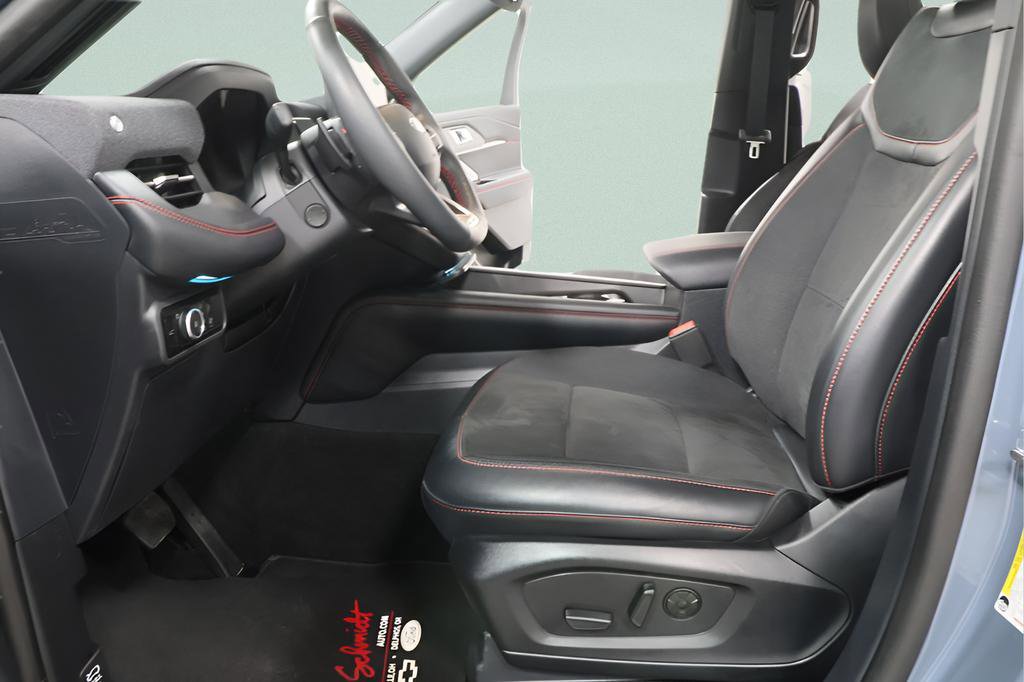 Used 2025 Ford Explorer ST image 23