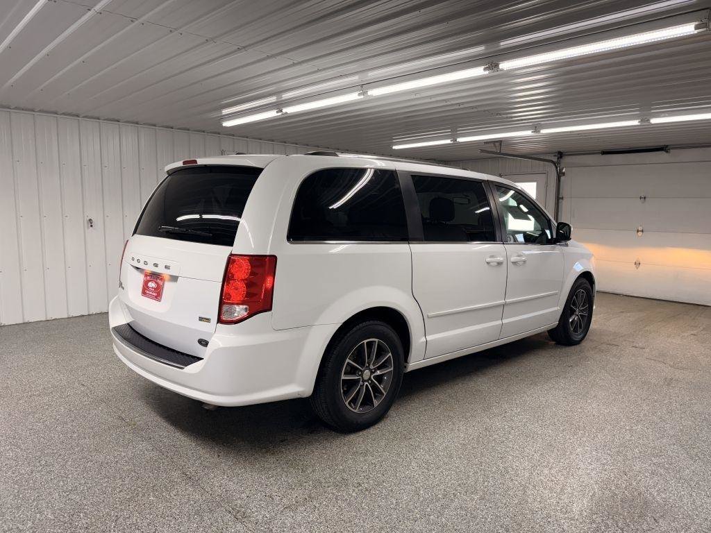 Used 2017 Dodge Grand Caravan SXT image 6