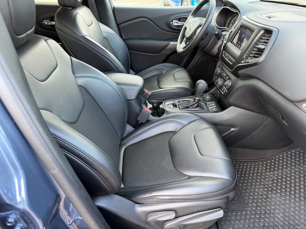 Used 2020 Jeep Cherokee Latitude Plus w/ Cold Weather Group AWD/4WD image 15
