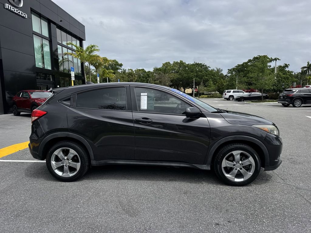 Used 2017 Honda HR-V LX image 5