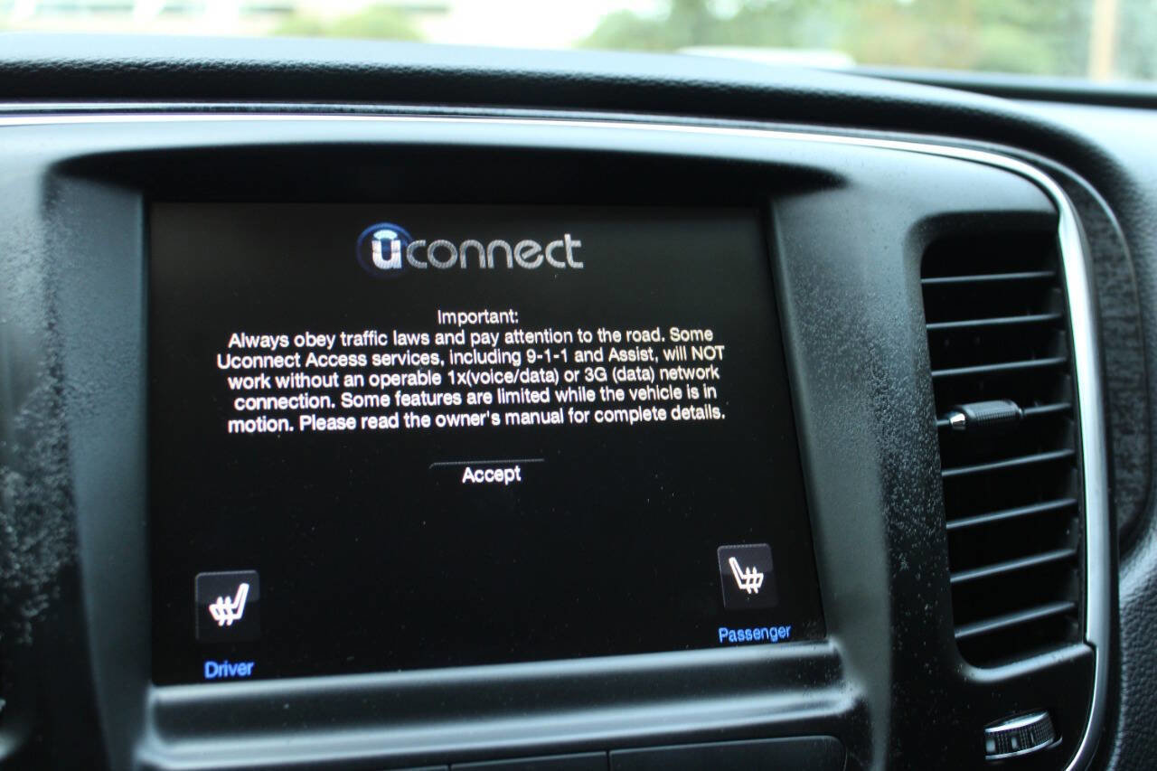 Used 2015 Chrysler 200 C w/ Navigation & Sound Group I image 28