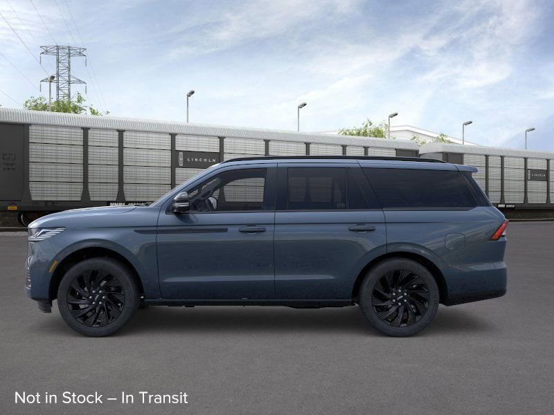 New 2026 Lincoln Navigator Reserve image 3