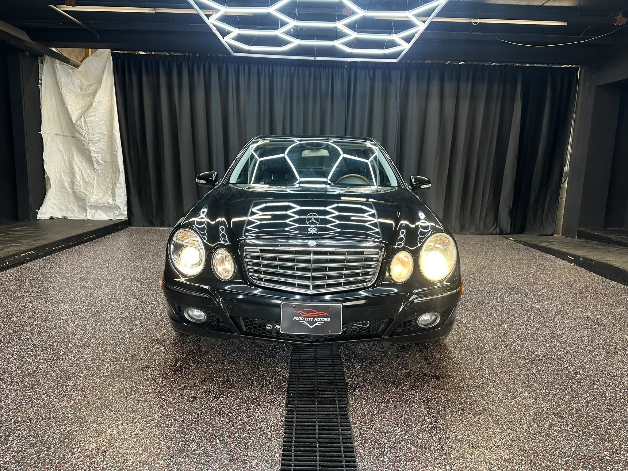 Used 2008 Mercedes-Benz E 350 4MATIC Sedan image 2