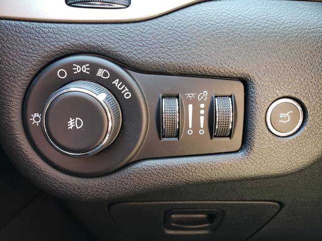 Used 2016 Jeep Cherokee 75th Anniversary AWD/4WD image 25