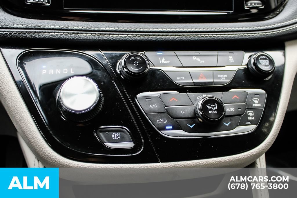 Used 2023 Chrysler Pacifica Limited image 35