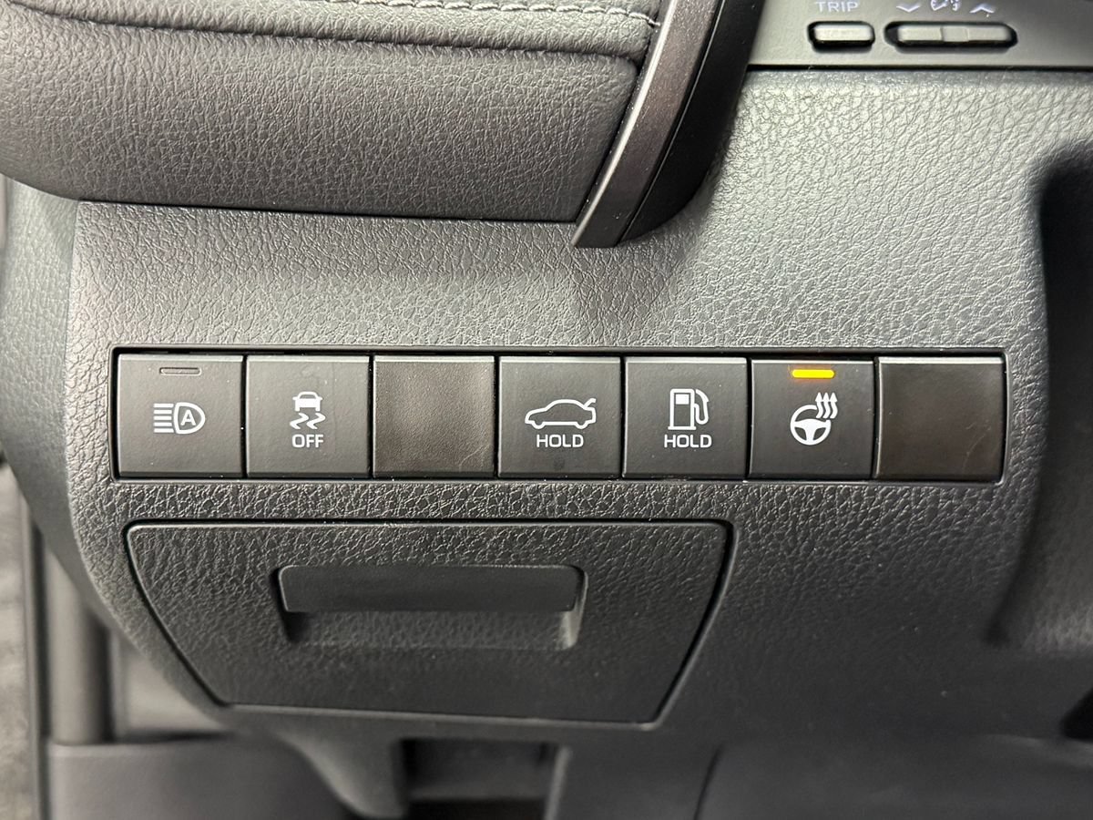 Used 2024 Toyota Camry SE FWD image 19