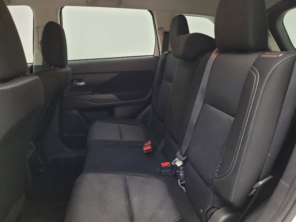 Used 2019 Mitsubishi Outlander ES image 18