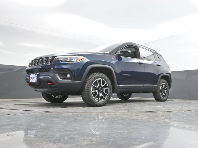 New 2026 Jeep Compass Trailhawk w/ Sun, Sound & Navigation Group AWD/4WD image 45