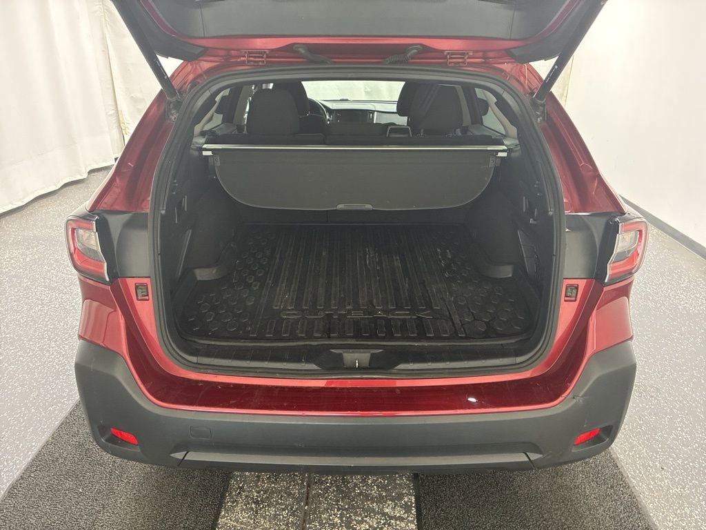 Used 2025 Subaru Outback Premium image 6
