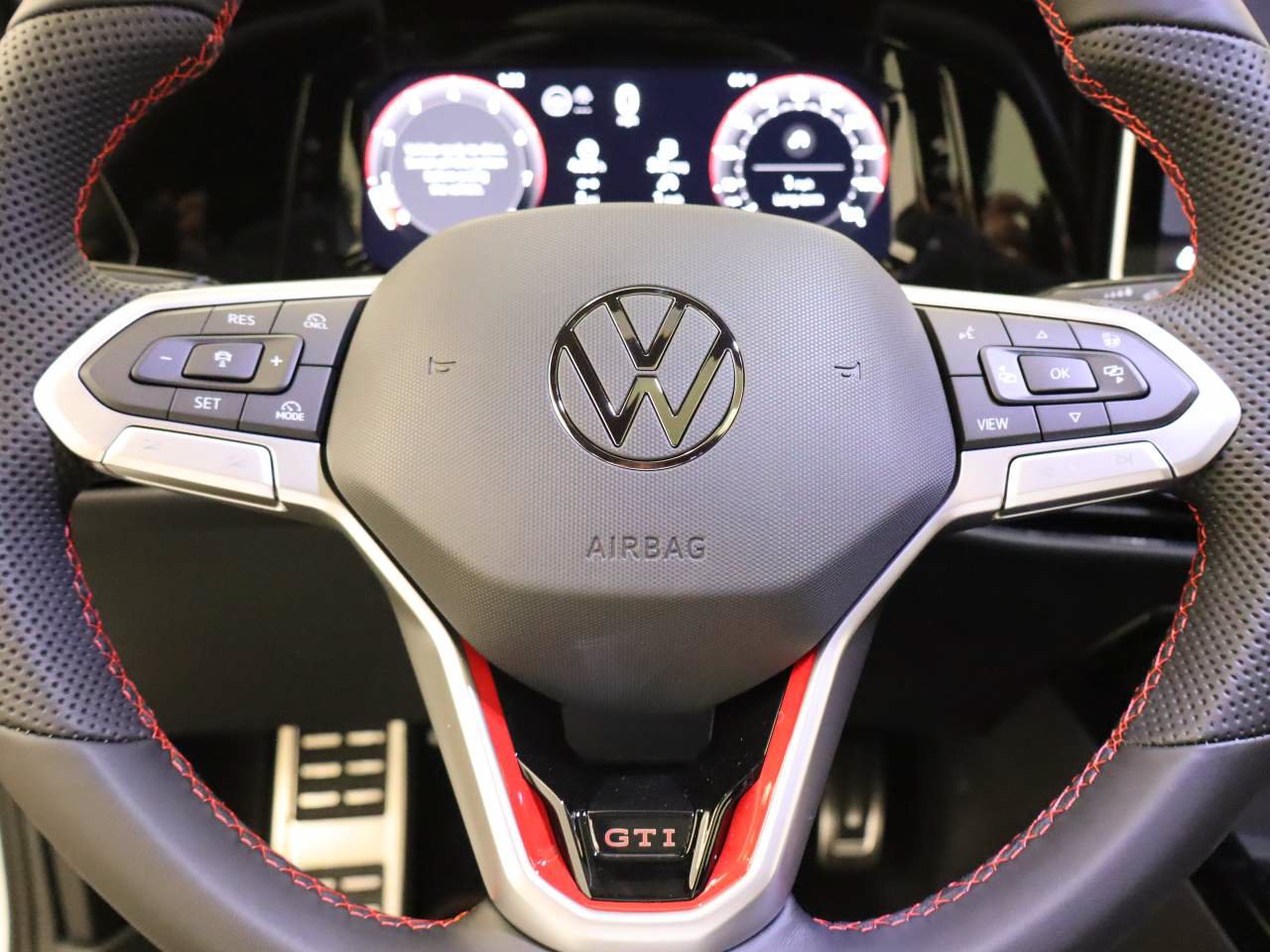 New 2026 Volkswagen Golf SE FWD image 11