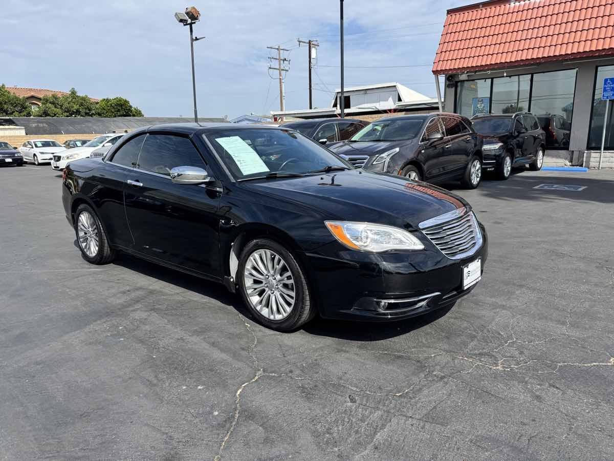 Used 2013 Chrysler 200 Limited FWD image 14