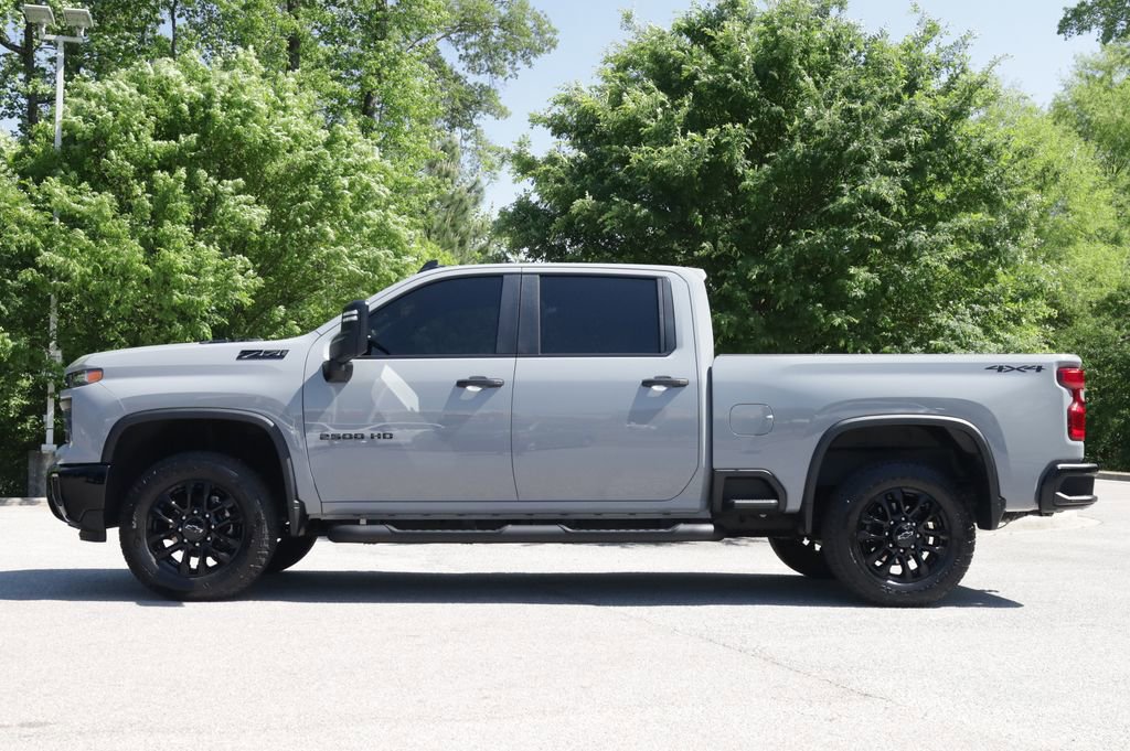 Used 2025 Chevrolet Silverado 2500 Custom w/ Custom Value Package image 3