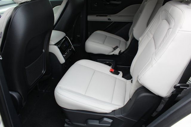 New 2026 Lincoln Aviator Reserve AWD/4WD image 13