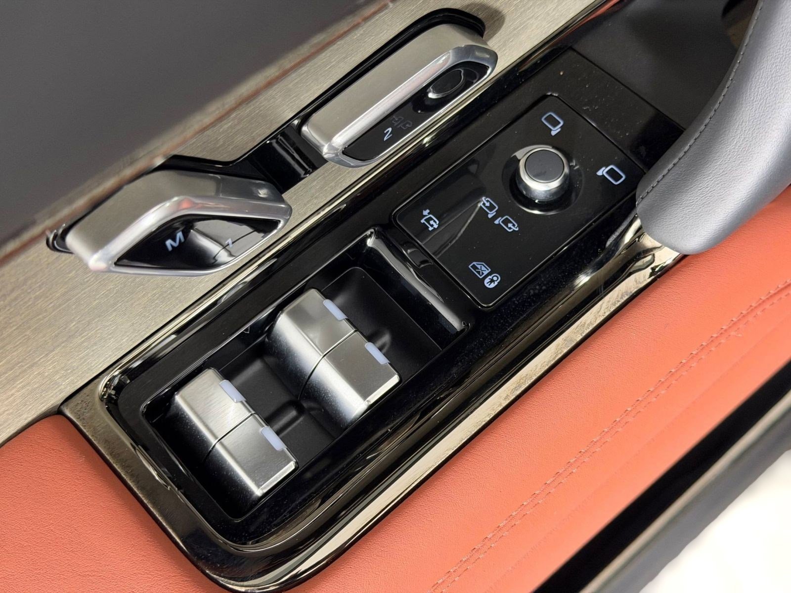 New 2026 Land Rover Range Rover SV image 11