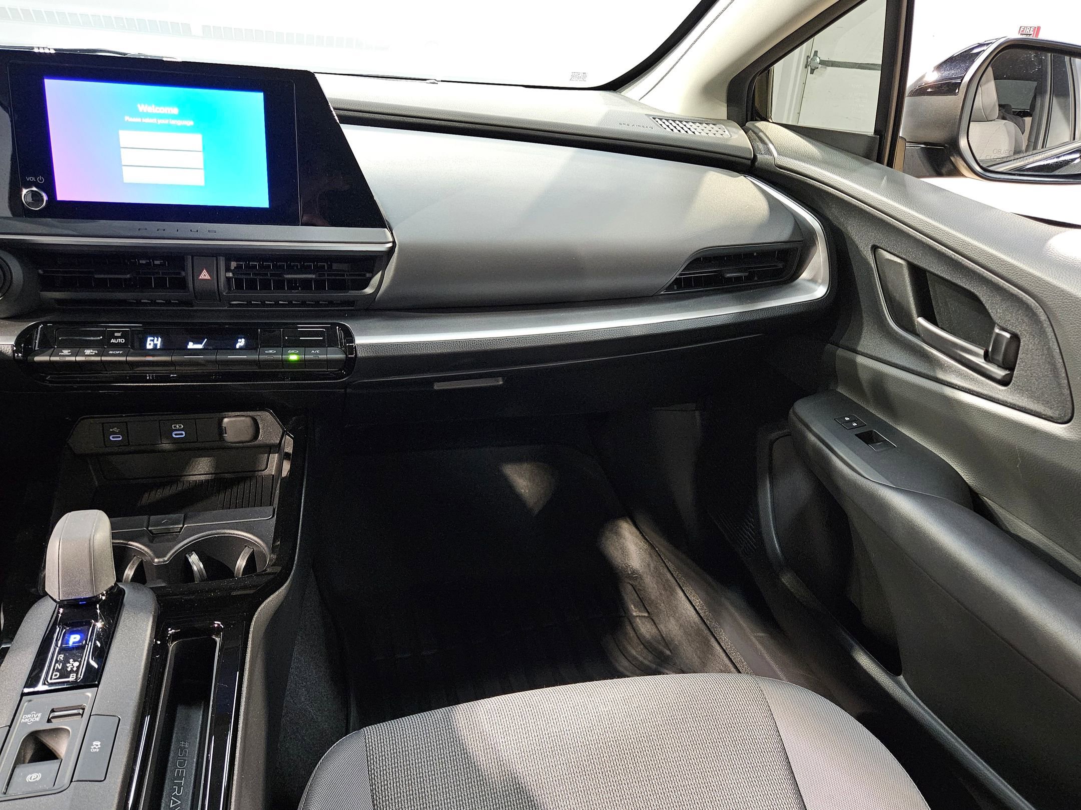 Used 2023 Toyota Prius LE image 11