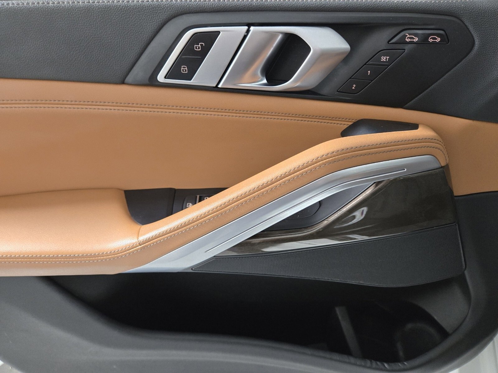 Used 2023 BMW X6 xDrive40i w/ M Sport Package image 22