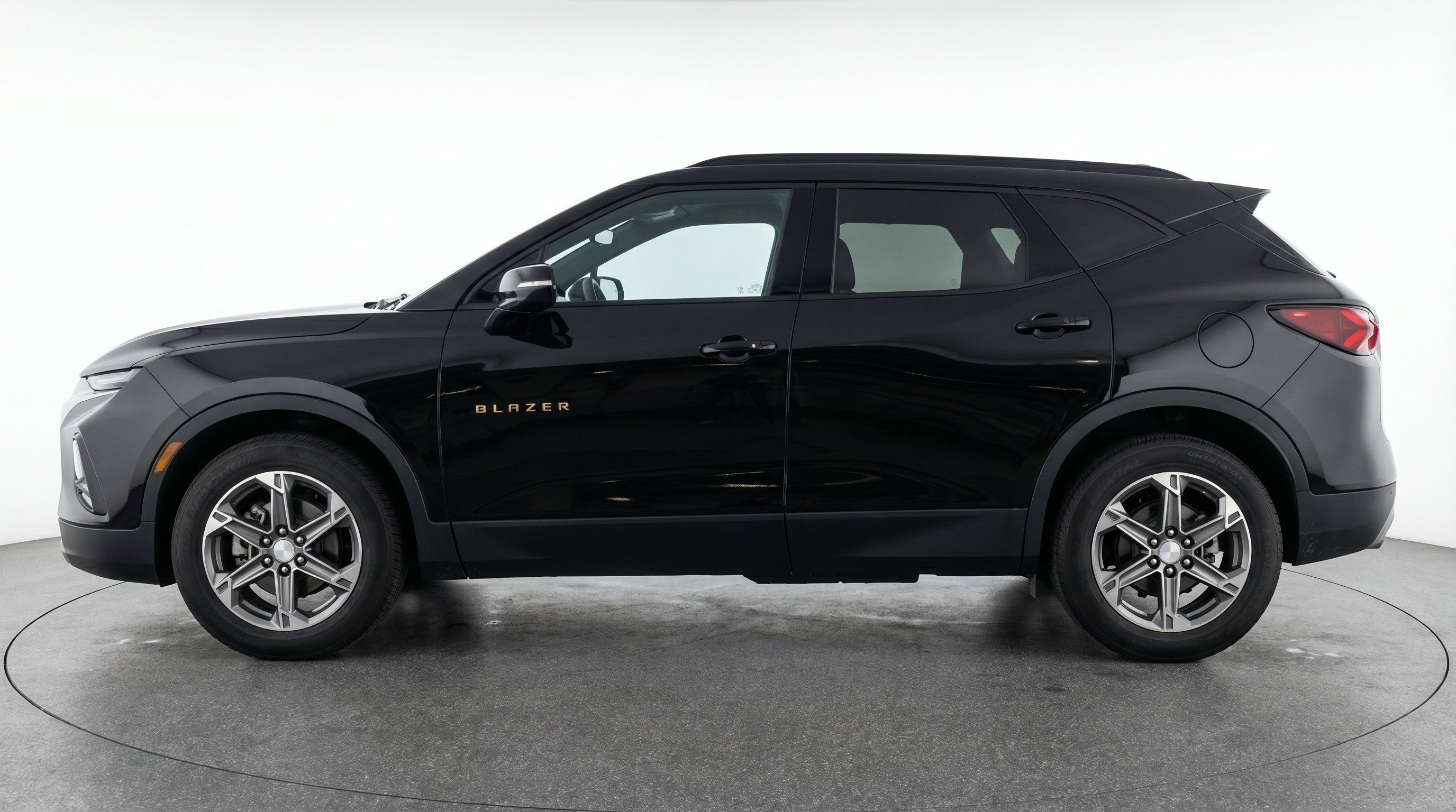 Used 2025 Chevrolet Blazer LT FWD image 5