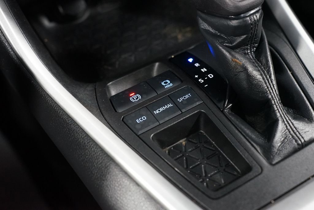 Certified 2021 Toyota RAV4 LE image 21