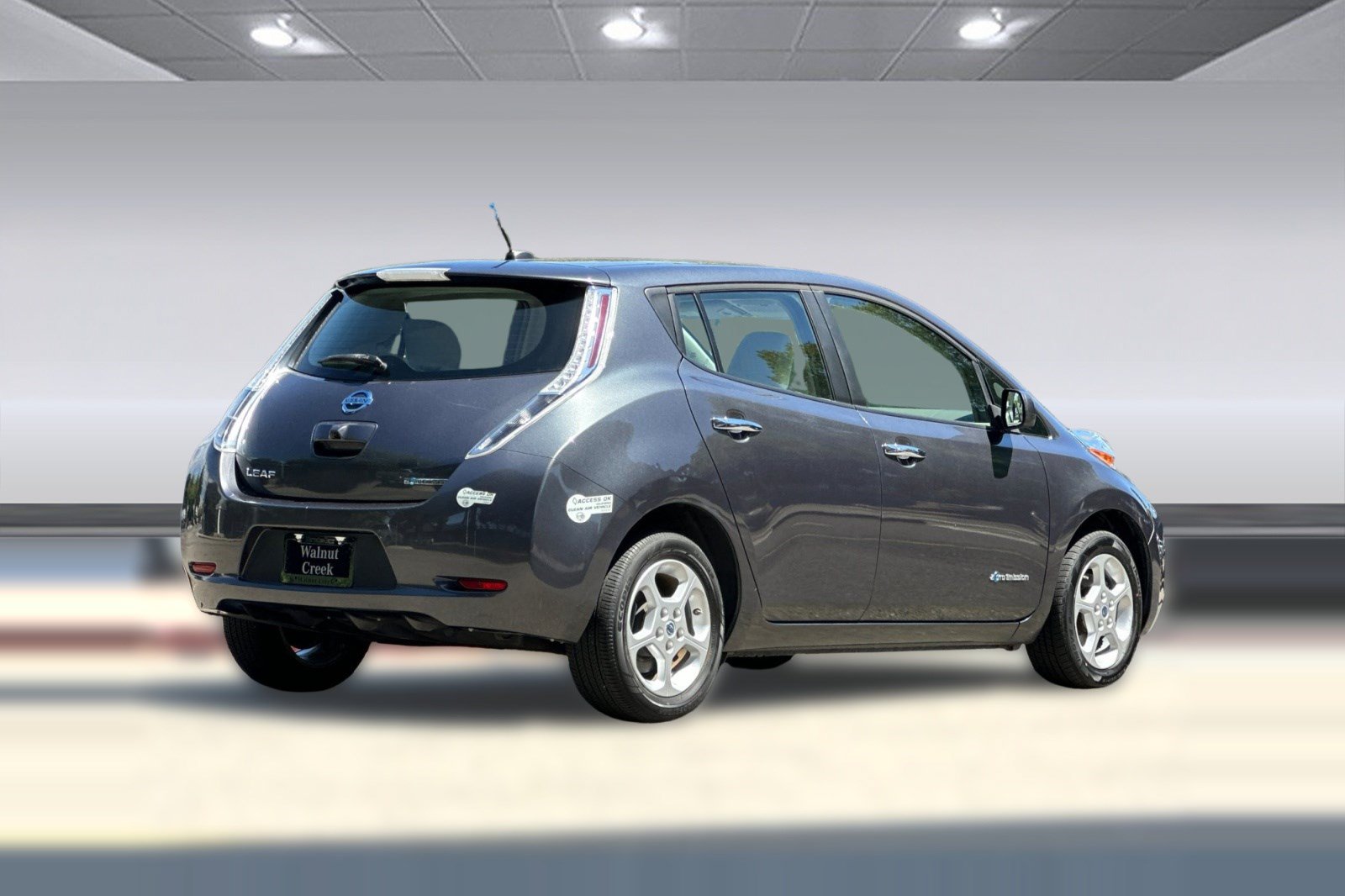 Used 2013 Nissan Leaf SV w/ LED & Quick Charge Pkg FWD image 8