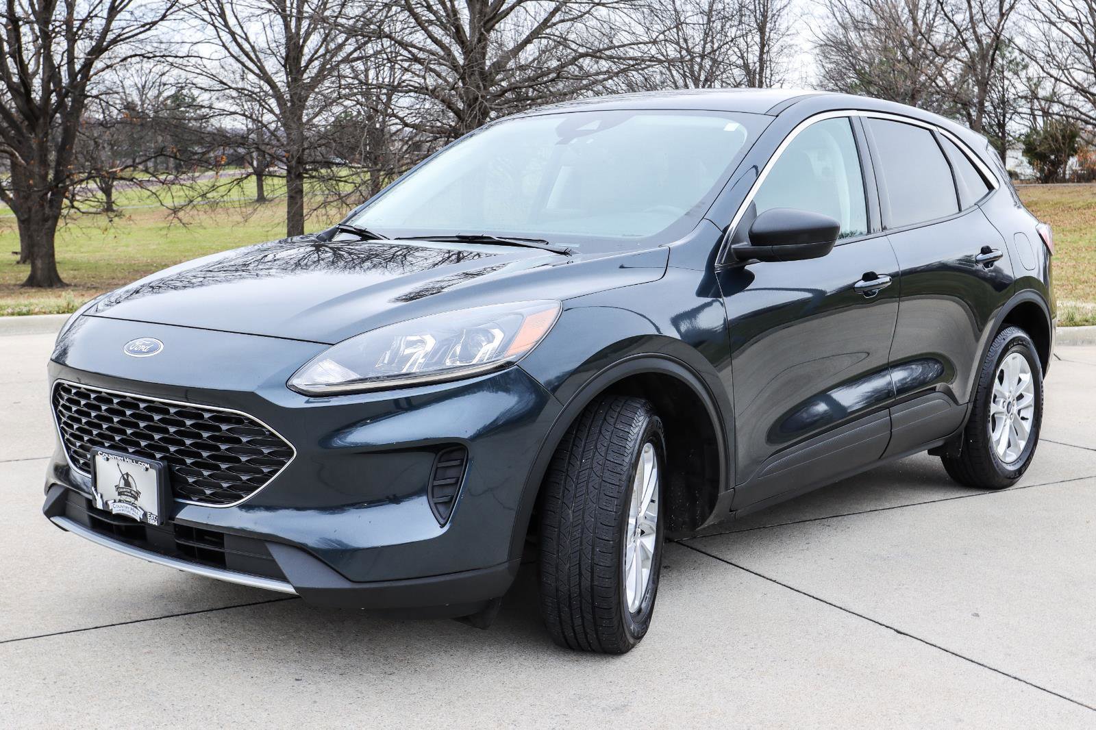 Used 2022 Ford Escape SE w/ Cold Weather Package AWD/4WD image 3