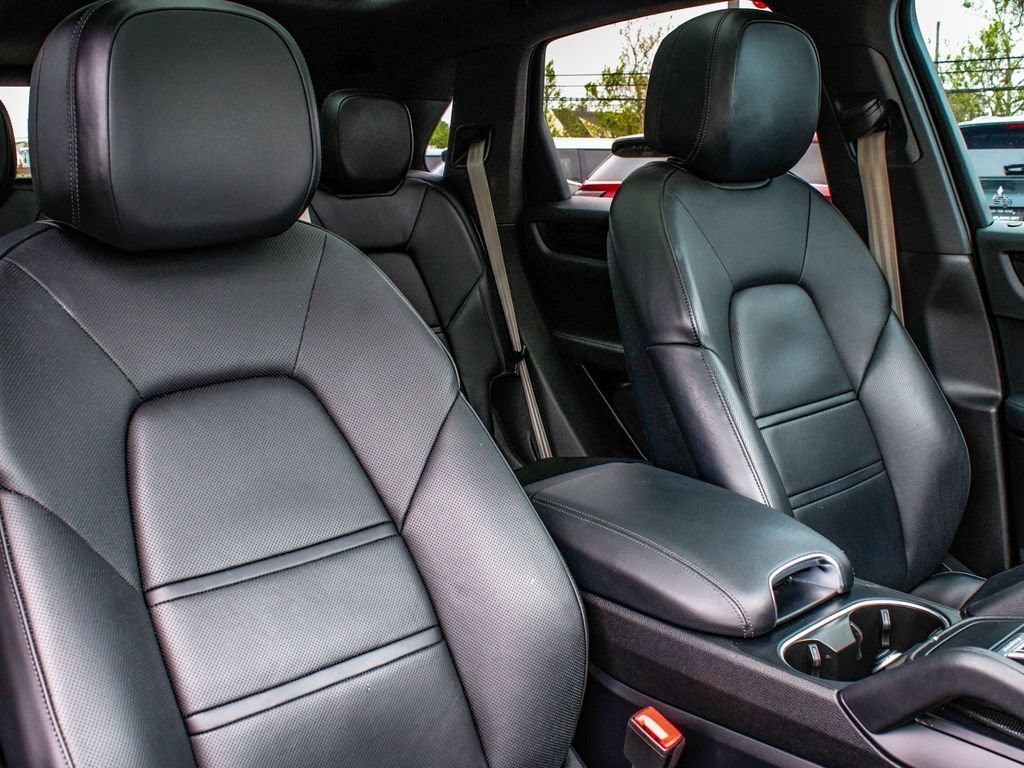 Used 2023 Porsche Cayenne w/ Premium Package AWD/4WD image 42