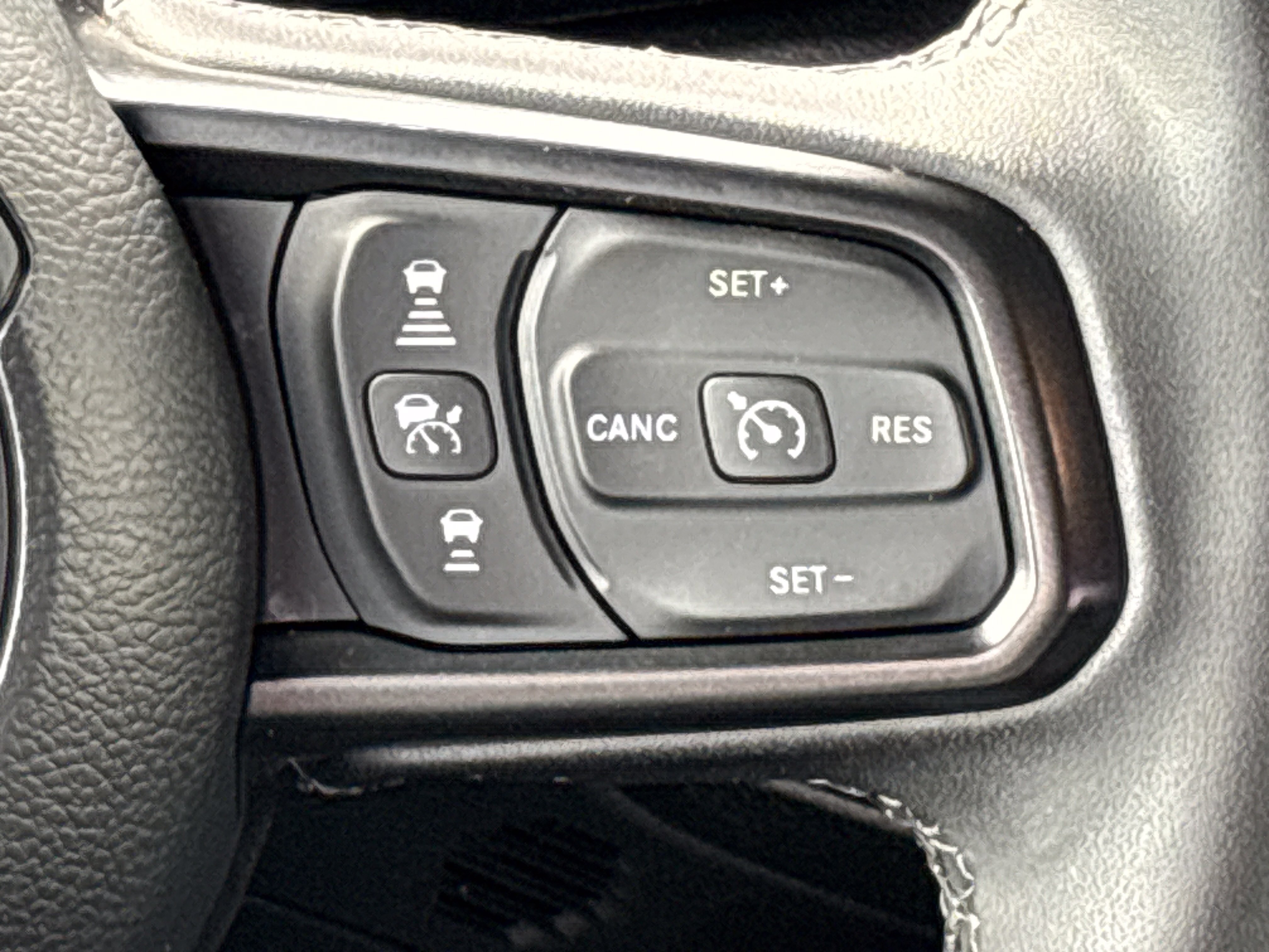 Certified 2025 Jeep Gladiator Sport AWD/4WD image 23