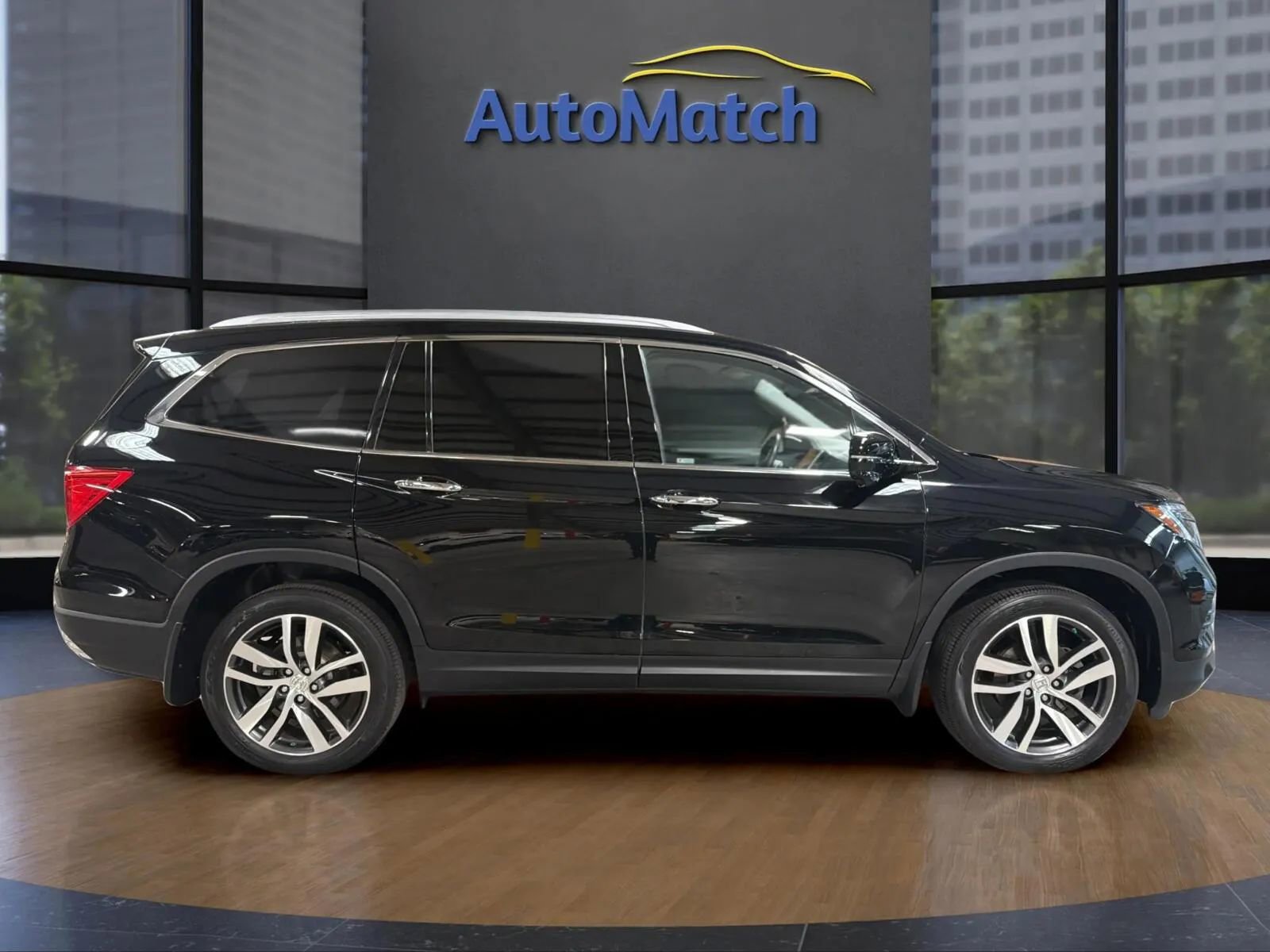 Used 2018 Honda Pilot Touring image 12