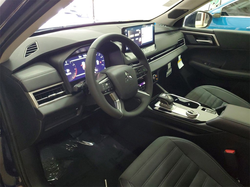 New 2025 Mitsubishi Outlander SE image 23