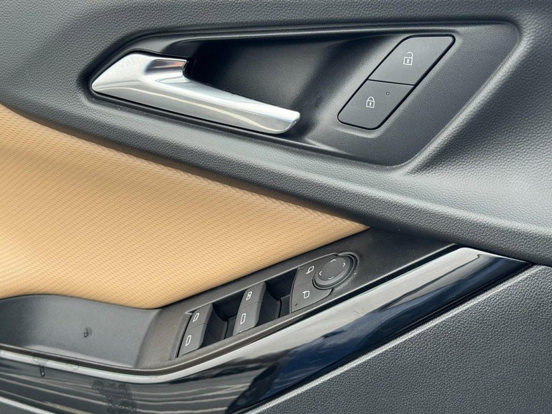 Used 2025 Chevrolet Equinox ACTIV image 21