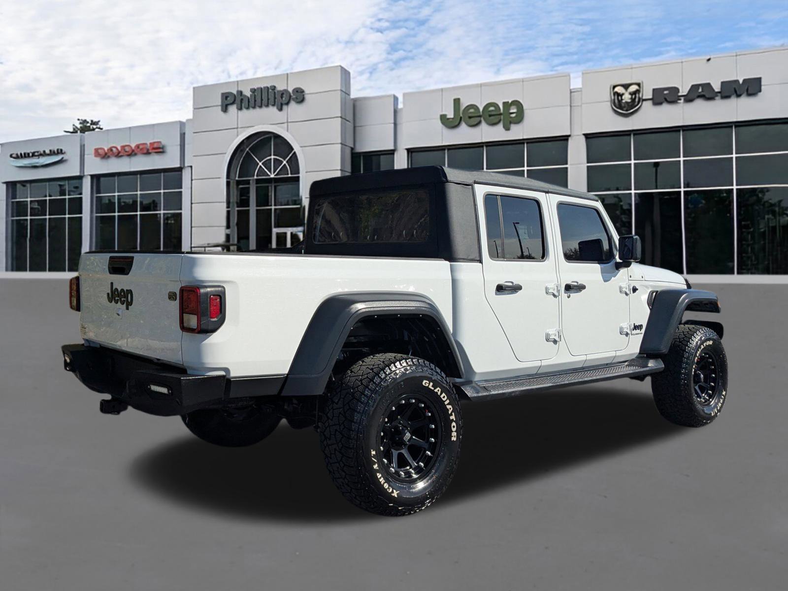 Certified 2023 Jeep Gladiator Sport image 3