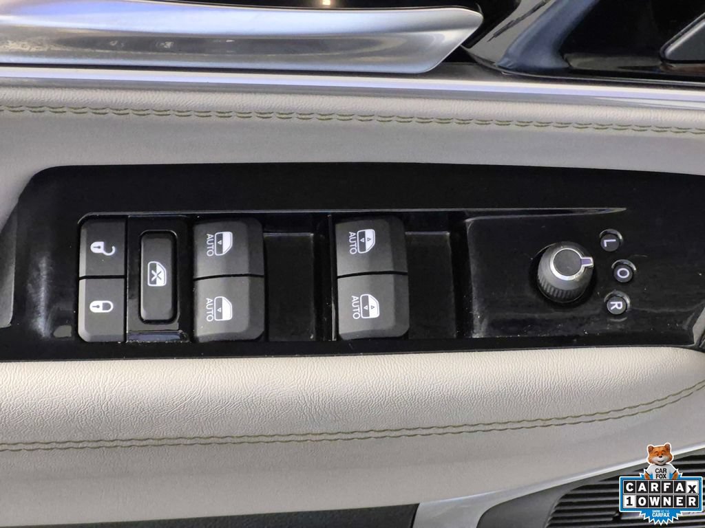 Used 2023 Jeep Wagoneer L Series II AWD/4WD image 14