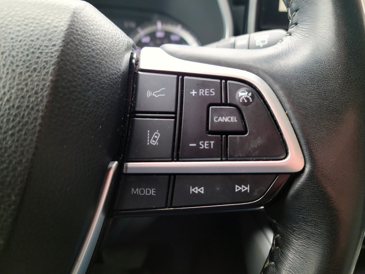 Used 2023 Toyota Highlander XLE image 11