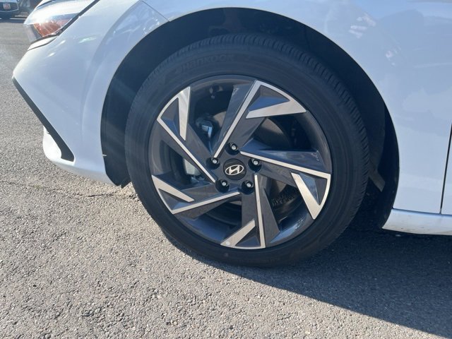 Used 2025 Hyundai Elantra SEL image 9
