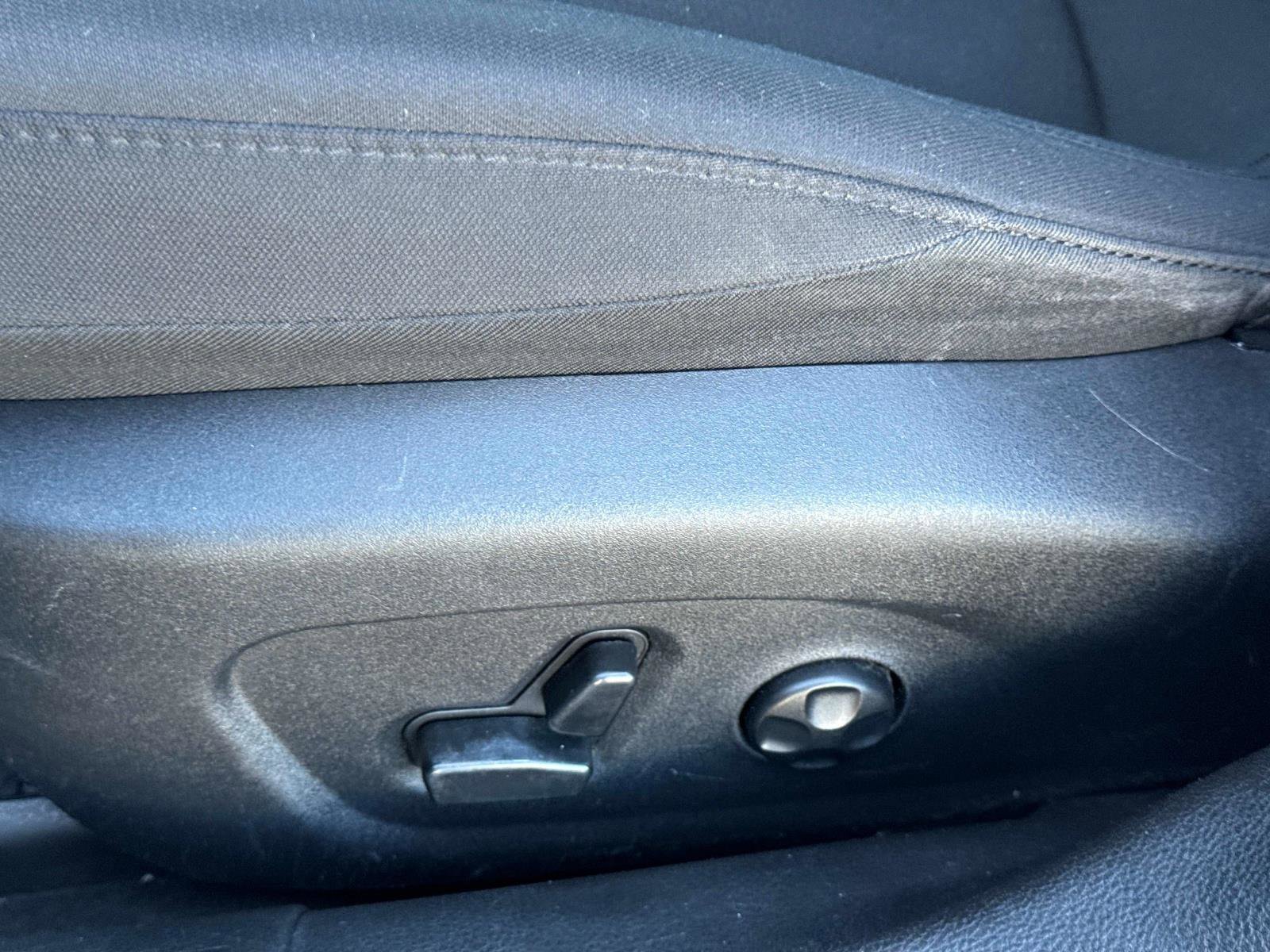 Used 2015 Chrysler 200 Limited w/ Convenience Group image 19