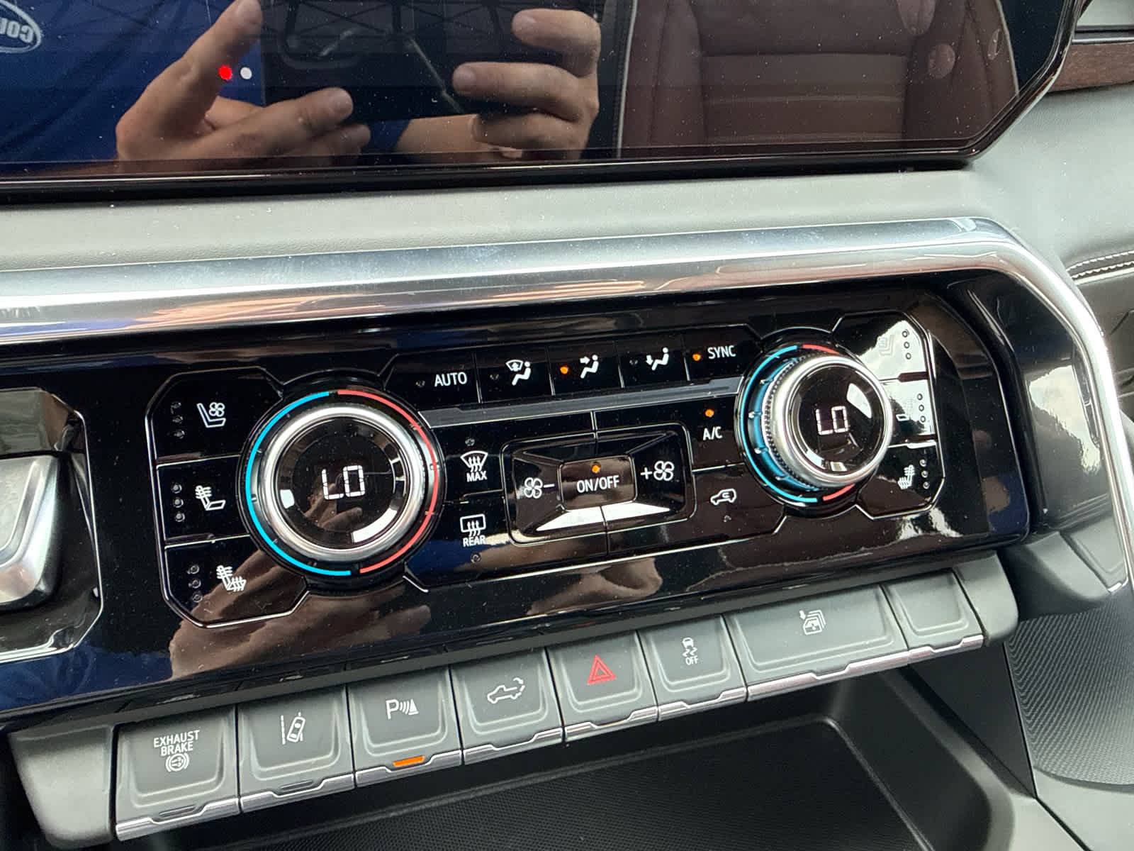 New 2026 GMC Sierra 3500 Denali Ultimate AWD/4WD image 19