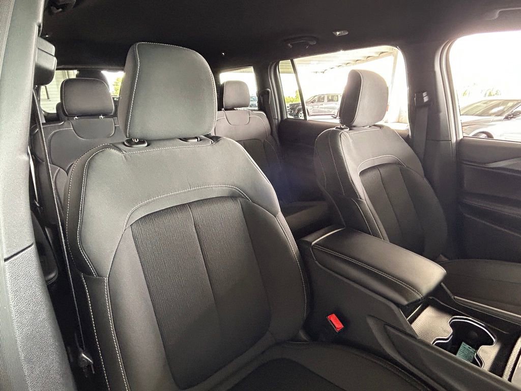 Used 2025 Jeep Grand Cherokee L Laredo image 34