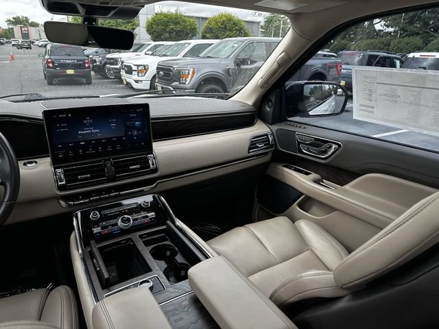 Certified 2024 Lincoln Navigator Reserve w/ Monochromatic Package AWD/4WD image 17